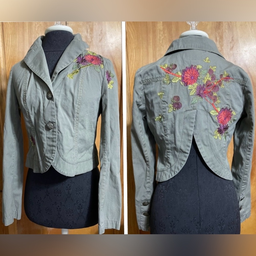 Military green denim jacket MEDIUM cropped embroidered floral vintage vntg Y2K